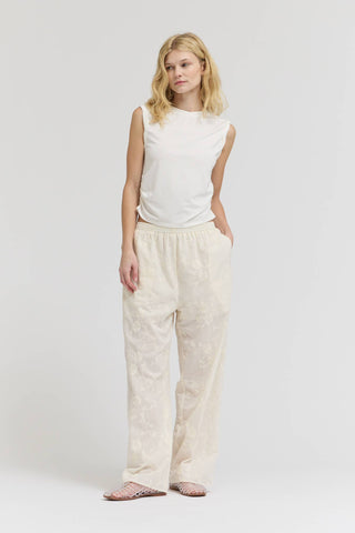 Twist Detail Sleeveless Top